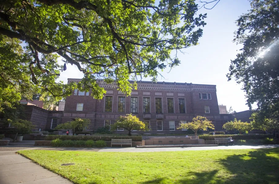 Exterior view of Knight Library